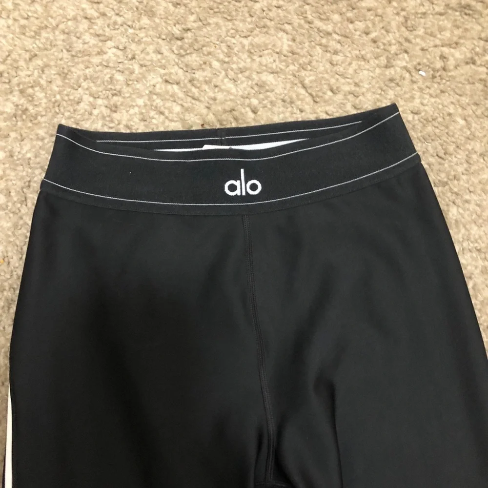 ALO Yoga Black Leggings Size Small Great Conditions